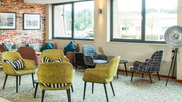 Breakfast and lunch served