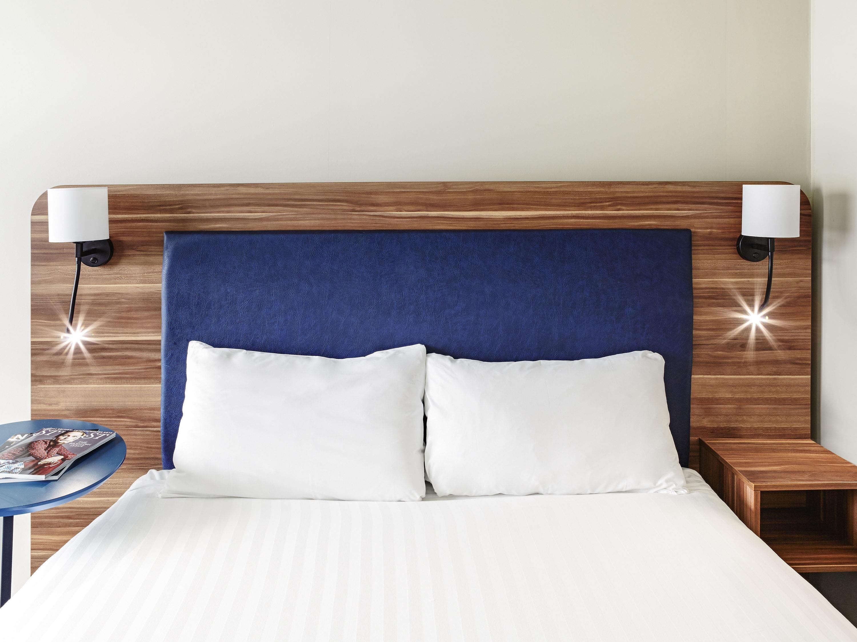 Zimmersafe, Schreibtisch, Bügeleisen/Bügelbrett, kostenlose Babybetten