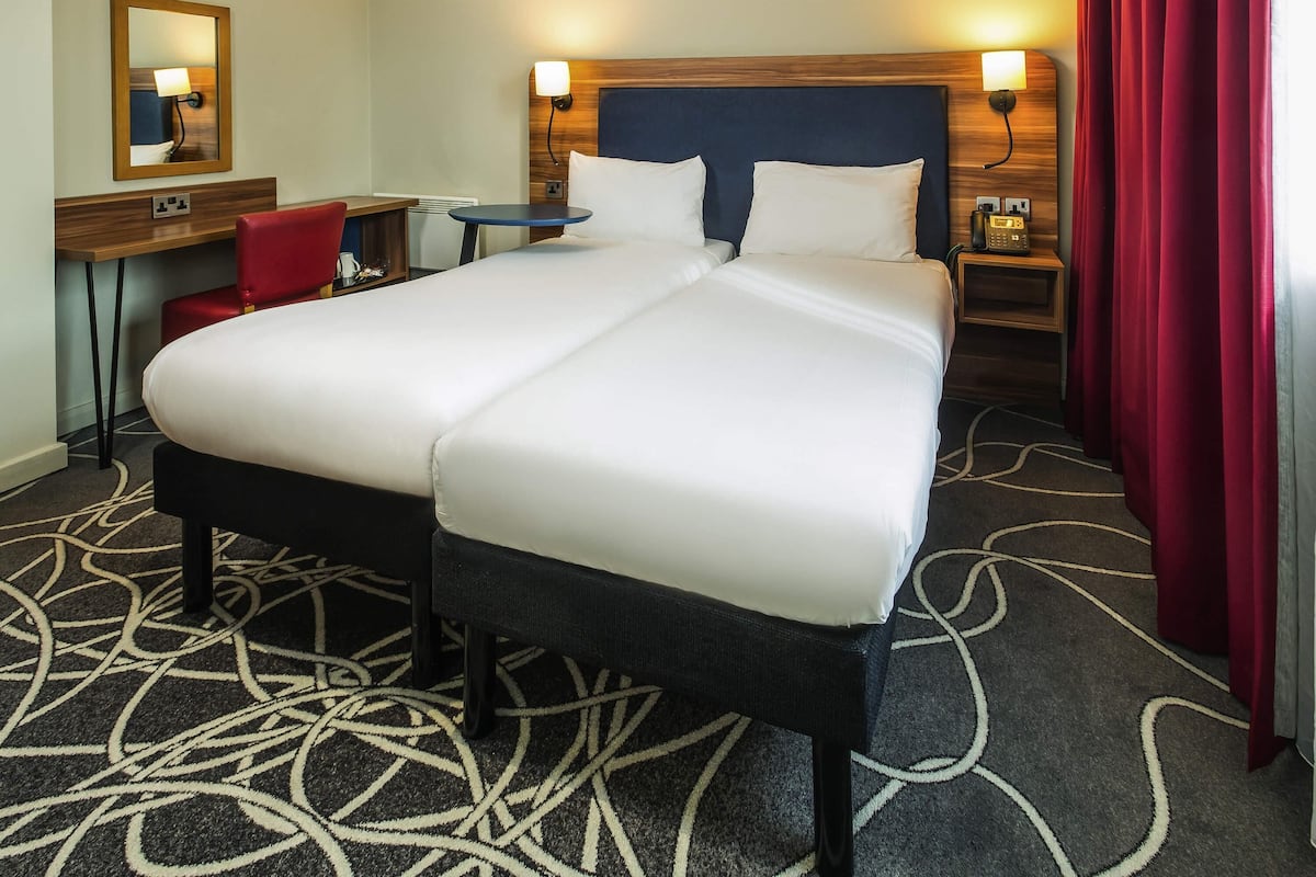 Rom, 2 enkeltsenger (The Duet) | Safe på rommet, skrivebord, strykejern/-brett og barnesenger (inkludert)