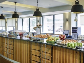 Daily English breakfast (GBP 13.00 per person)