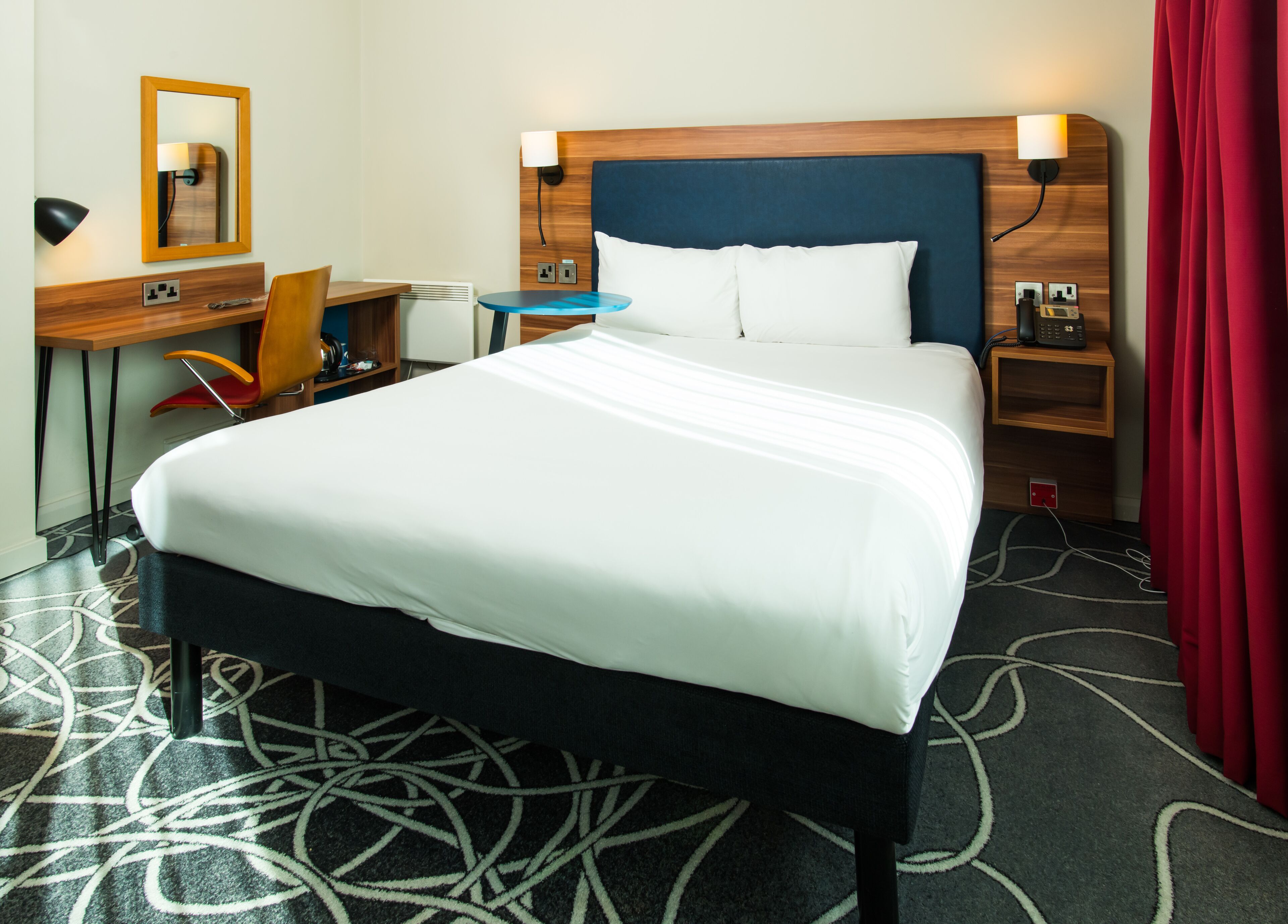 room, 1 double bed (the queen) | in-room safe, desk, iron/ironing board, free cots/infant beds