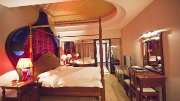 Minibar, in-room safe, alarm clocks