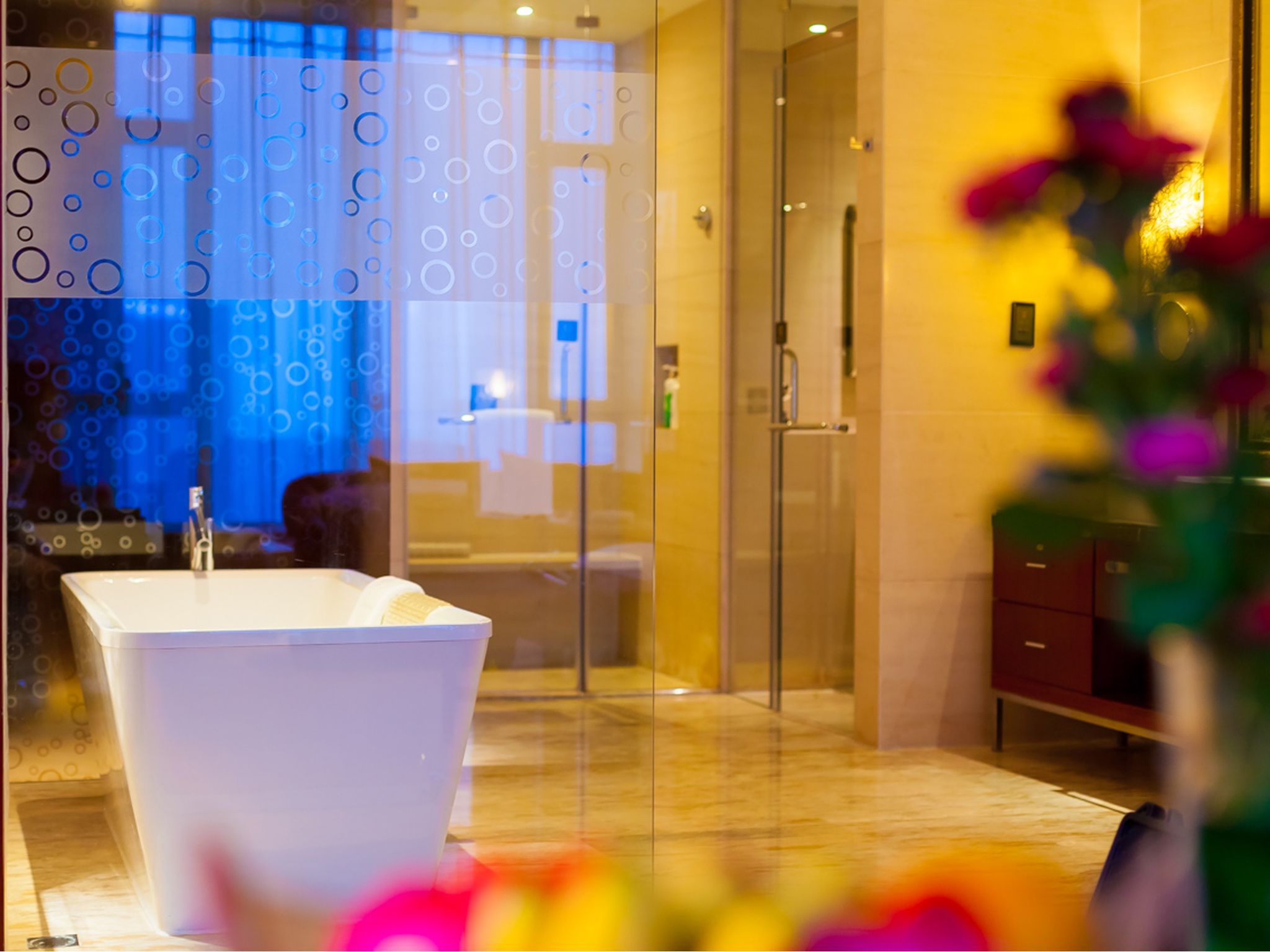 Deluxe Room | Deep soaking bathtub