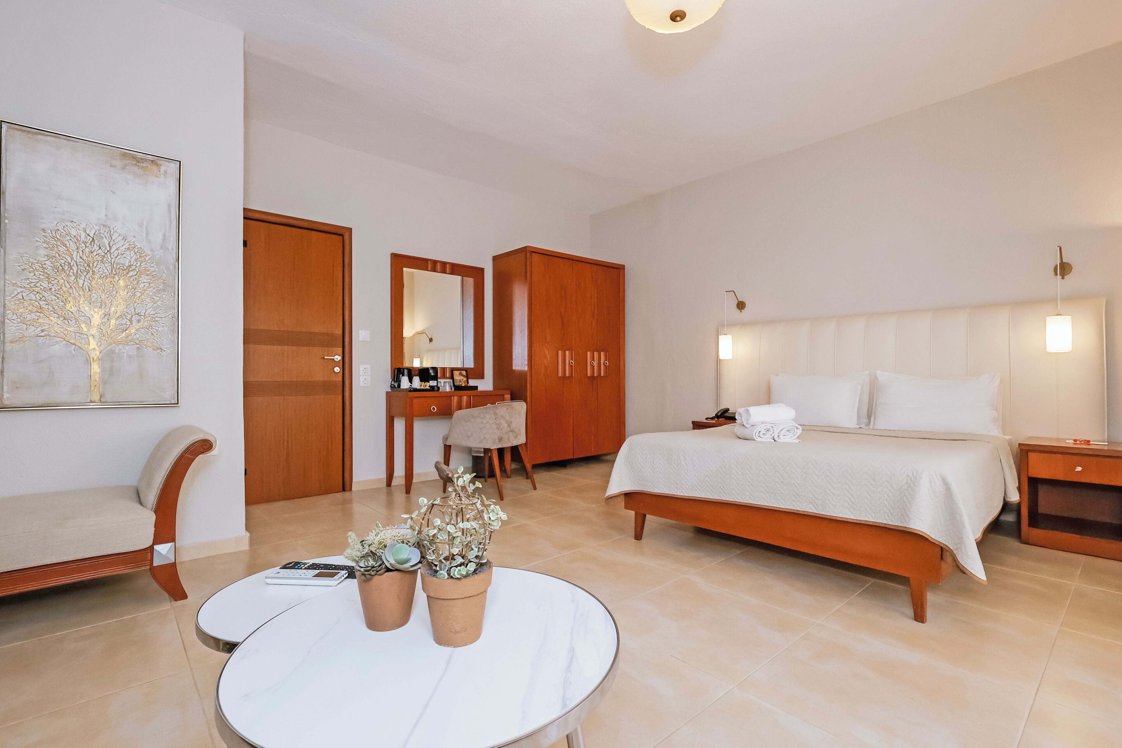 family room | 1 bedroom, minibar, iron/ironing board, free wifi