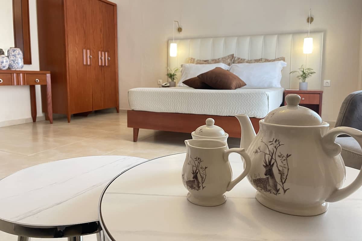 Family Room | Minibar, iron/ironing board, free WiFi, bed sheets