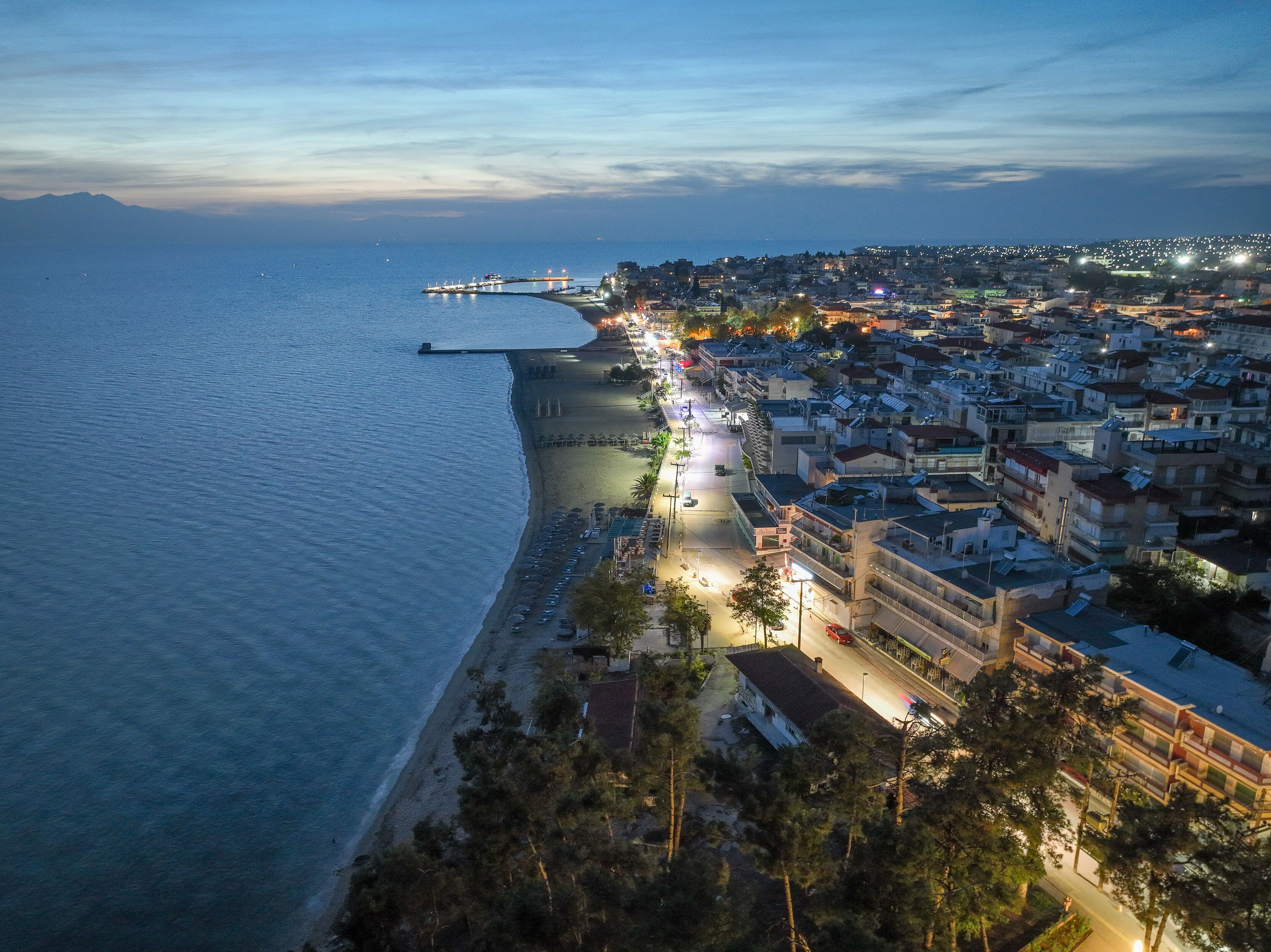 beach nearby, 4 beach bars