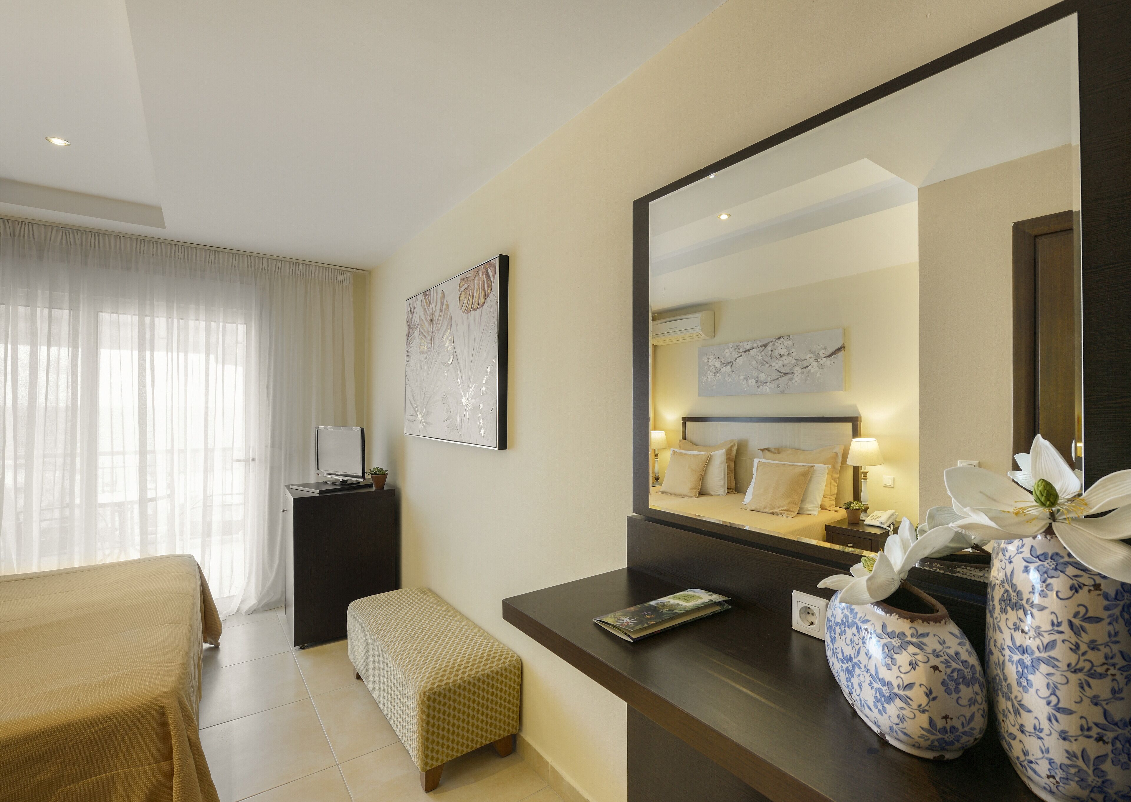 superior double or twin room, sea view | 1 bedroom, minibar, iron/ironing board, free wifi