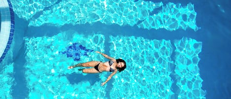 Outdoor pool, open 10:00 AM to 7:00 PM, sun loungers