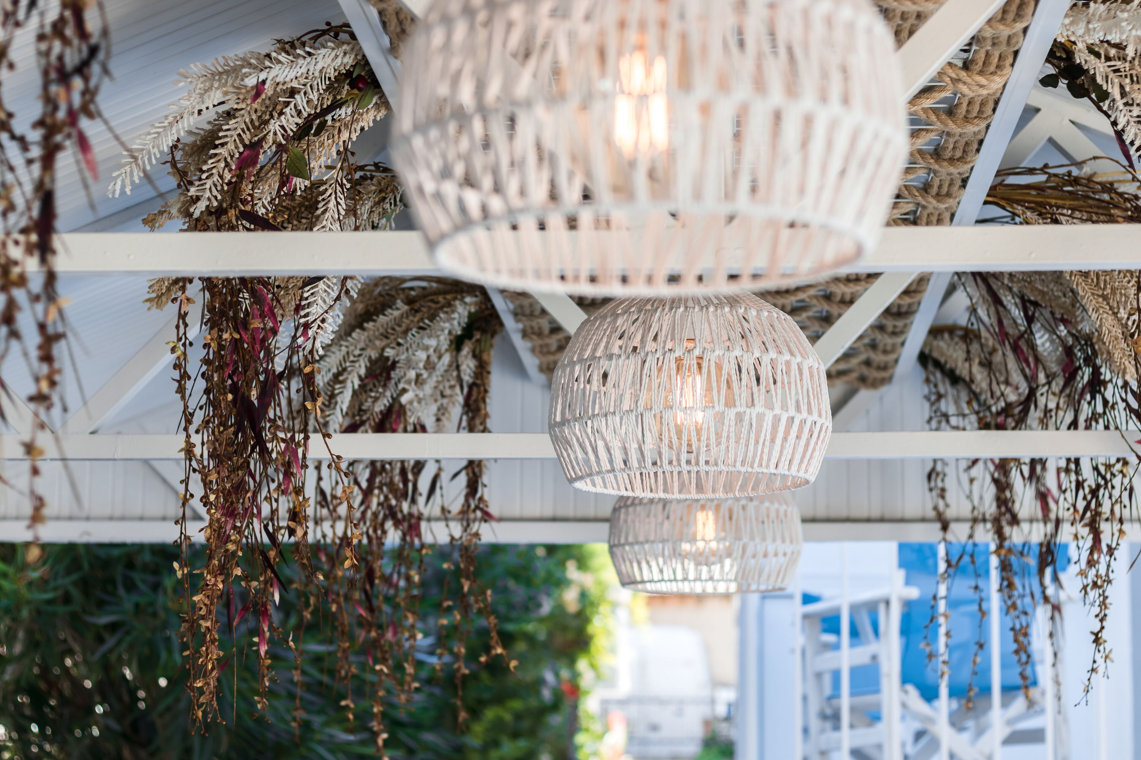 outdoor pool, open 10:00 am to 7:00 pm, pool loungers