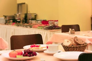 Buffet déjeuner gratuit tous les jours
