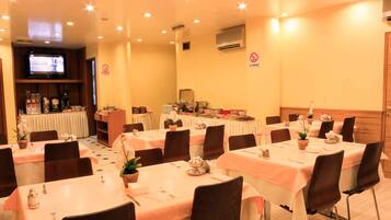 Desayuno bufé gratuito y diario