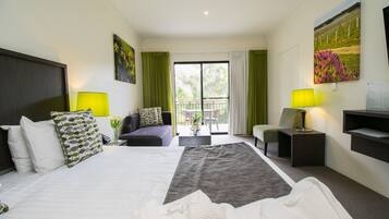 In-room safe, iron/ironing board, WiFi, bed sheets