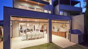 奢華獨棟房屋, 4 間臥室 (Four Bedroom Luxury Beach House) | 露台/庭院