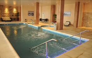 2 piscinas internas