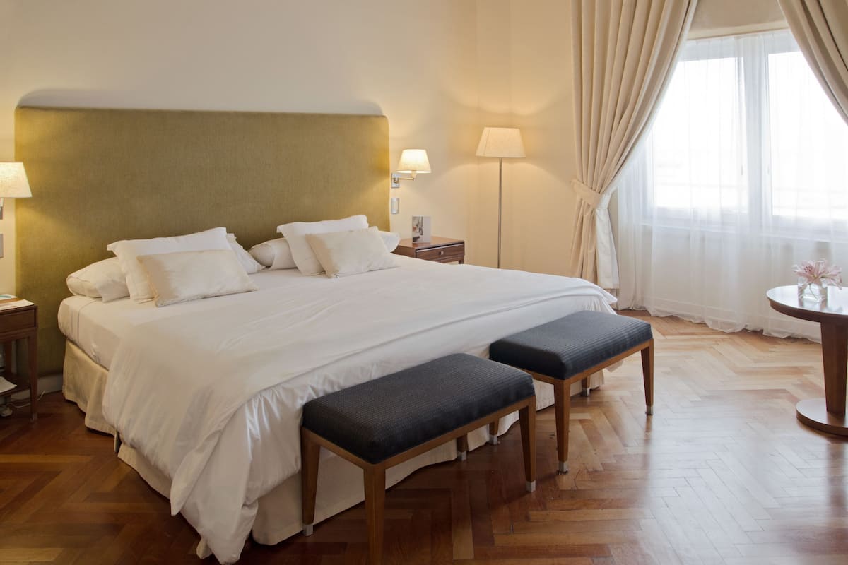 In-room safe, iron/ironing board, free WiFi, bed sheets