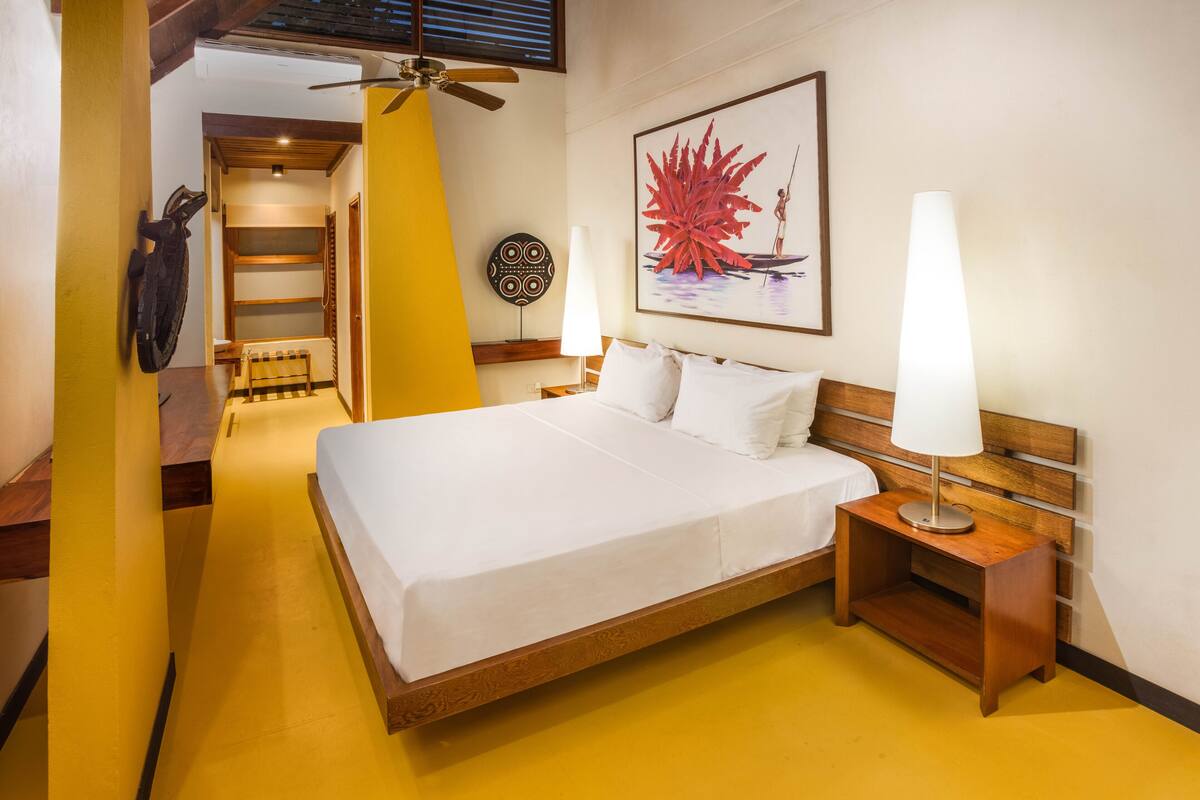 Quarto standard | Frigobar, cofres nos quartos, cortinas blackout, Wi-Fi de cortesia