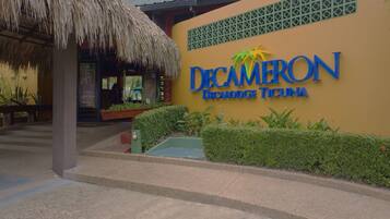 A building with a sign reading 'Decameron DecaIodge Ticuna.'
