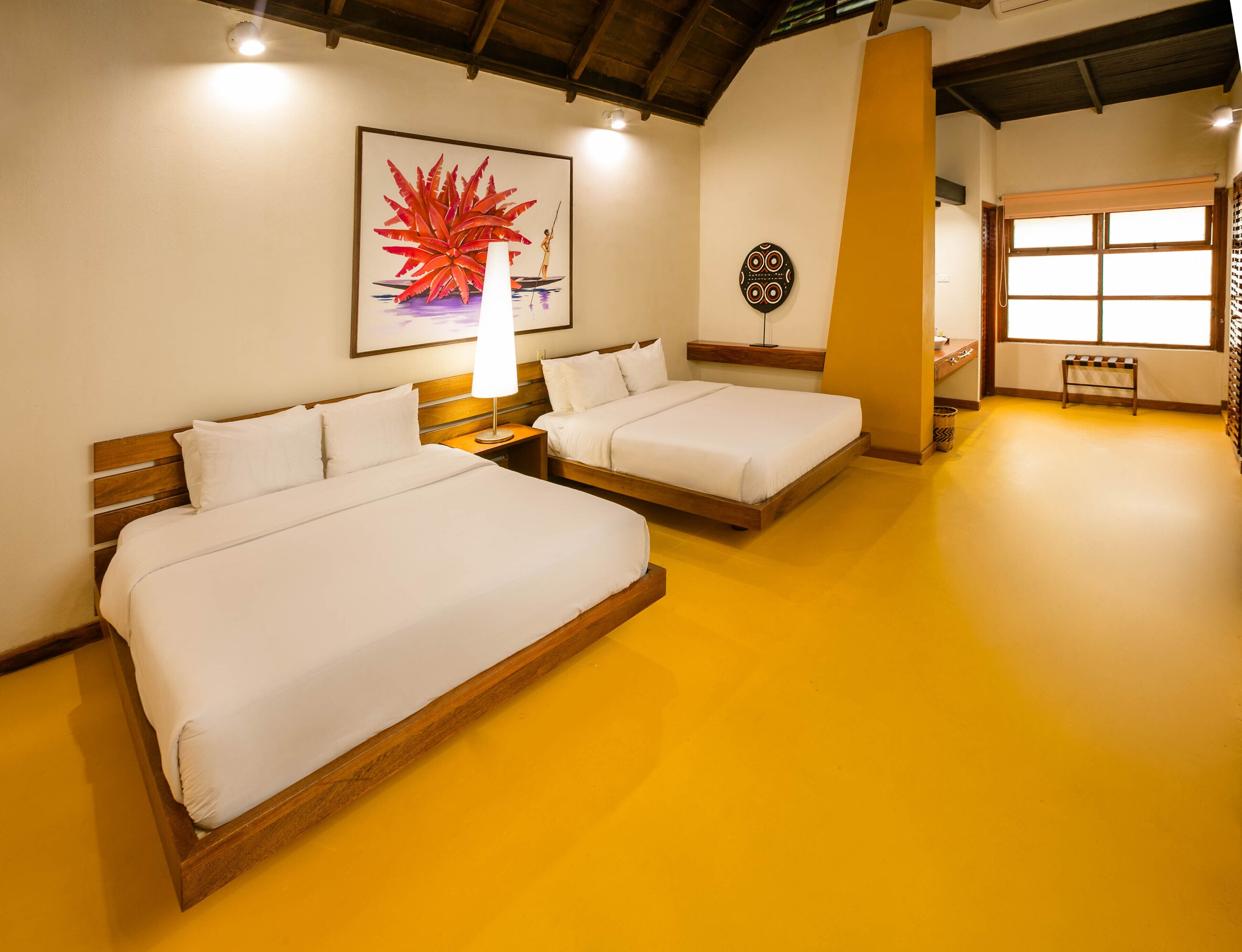 standard room | minibar, in-room safe, blackout curtains, bed sheets