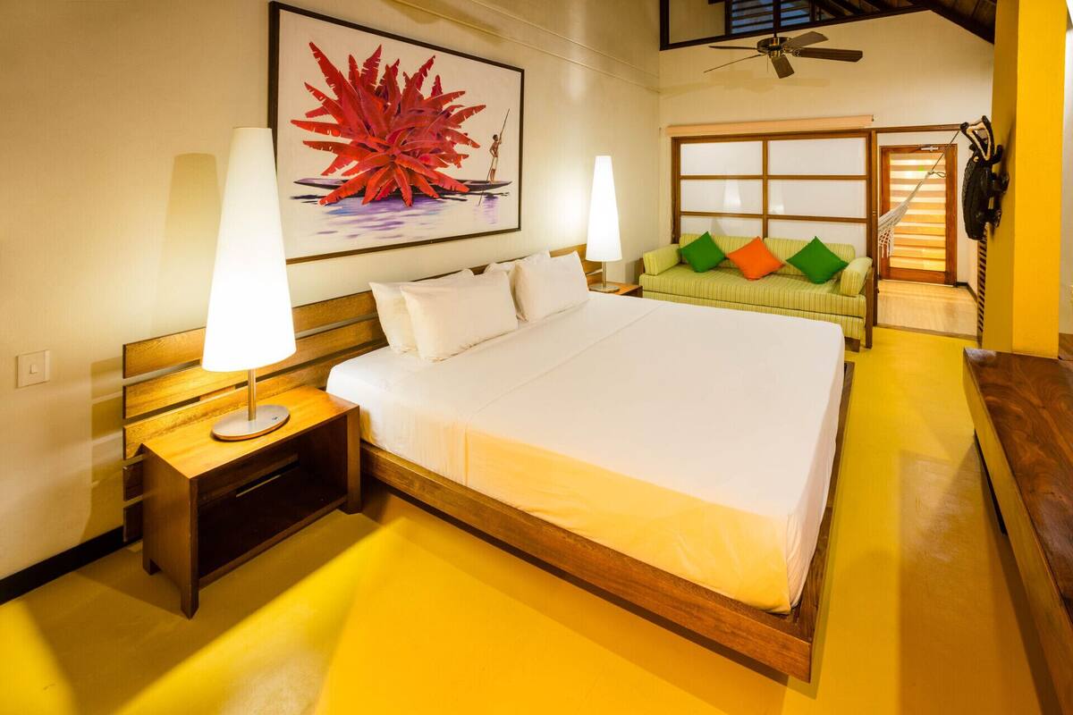 Frigobar, cofres nos quartos, cortinas blackout, Wi-Fi de cortesia