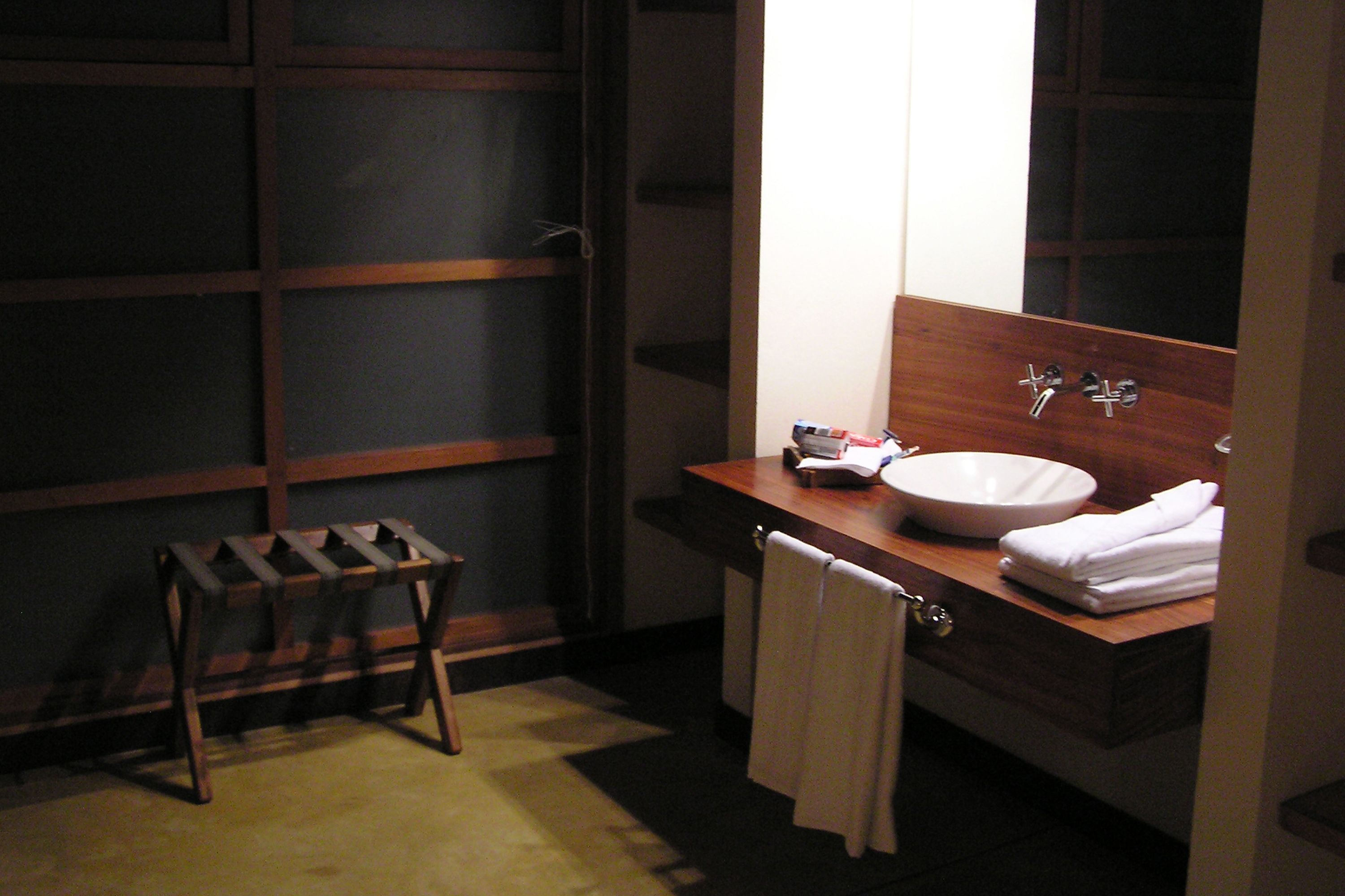 standard room | bathroom sink