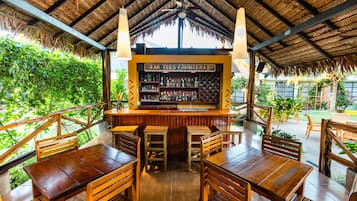 2 bares o lounges, bar junto a la alberca