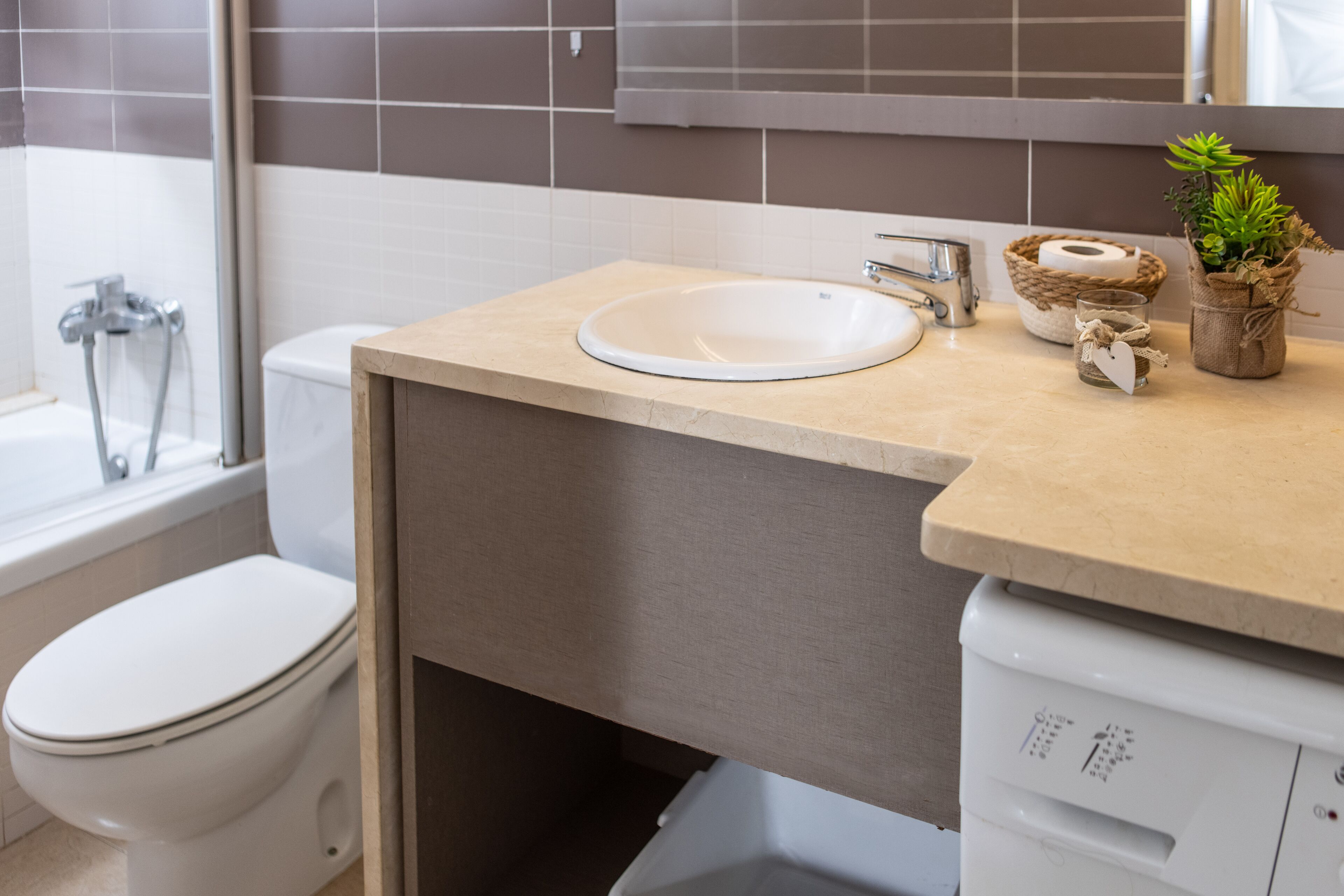 Bathroom sink