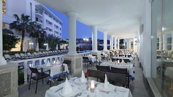 3 restaurants, spécialités Cuisine méditerranéenne
