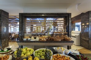 3 restaurants, spécialités Cuisine méditerranéenne