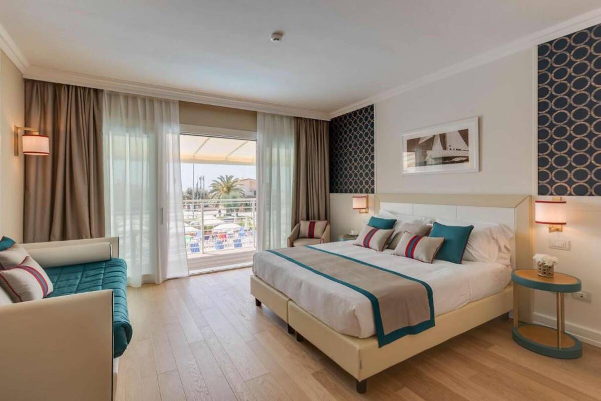 Quarto superior, 1 quarto, 2 banheiros, vista para a piscina
