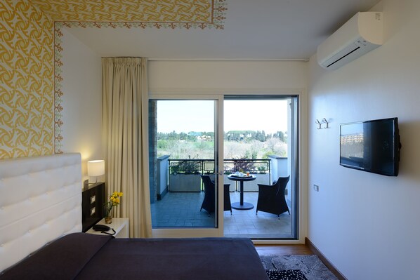 Minibar, in-room safe, desk, blackout curtains - Ecohotel Roma (Rome)