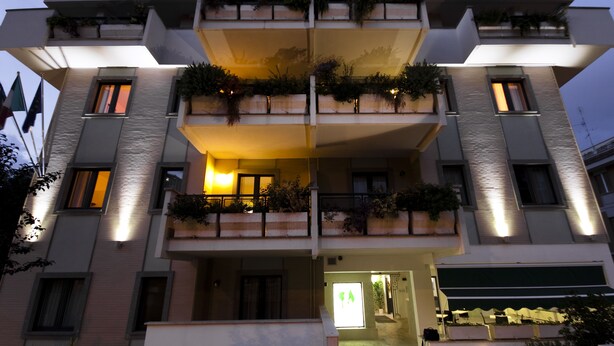 Front of property - evening/night - Ecohotel Roma (Rome)