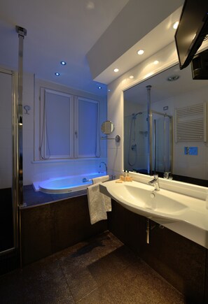 Junior Suite | Minibar, in-room safe, desk, blackout curtains - Ecohotel Roma (Rome)