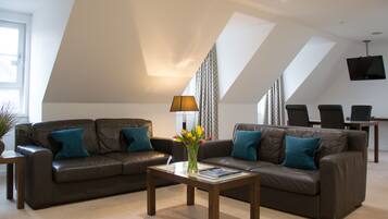 Penthouse, 2 Bedrooms | Living room | Flat-screen TV, DVD player