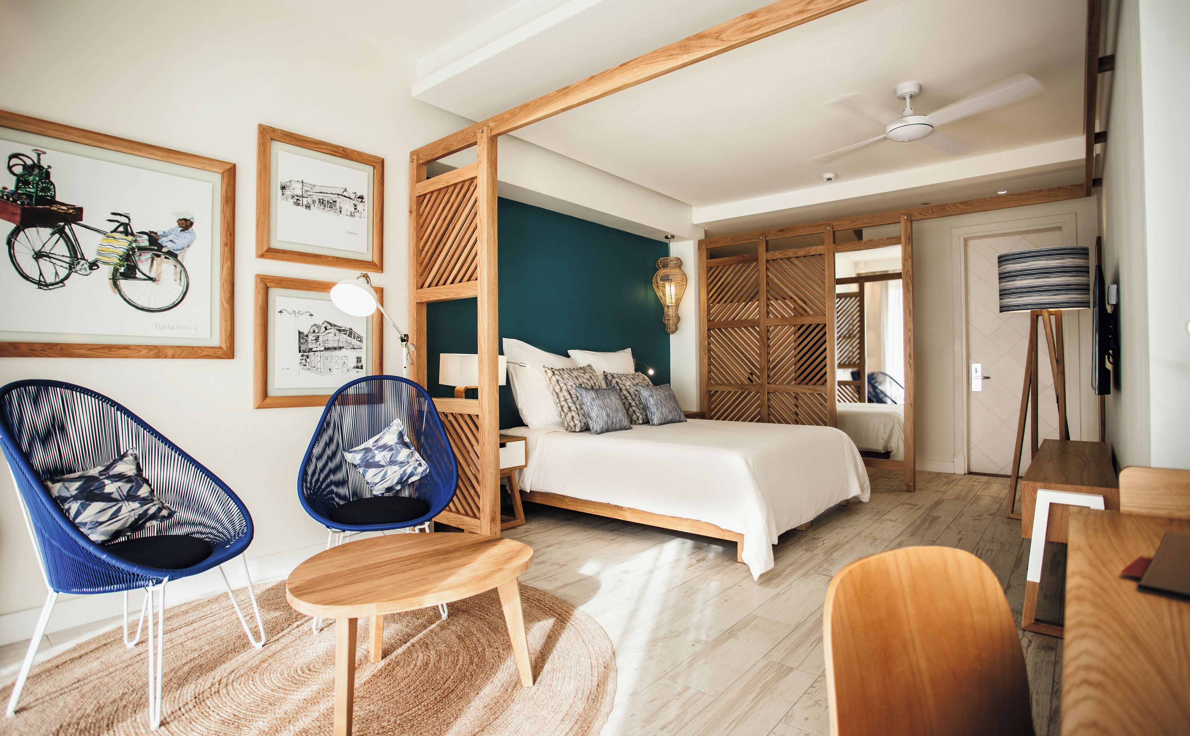 Double Room | Bar mini, peti besi dalam bilik, langsir/tirai gelap terus 