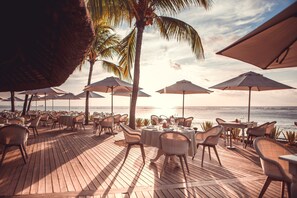 3 restaurants, breakfast, lunch, dinner served; international cuisine - Victoria Beachcomber Resort & Spa (Pointe Aux Piments)