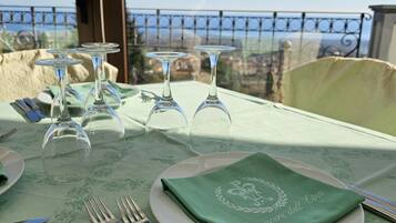 Lunch, dinner served; local cuisine, alfresco dining