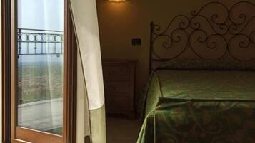 Minibar, Zimmersafe, Schreibtisch, kostenloses WLAN