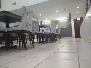 Breakfast area - Continental Inn Charlotte (Charlotte)