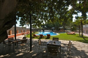 Seasonal outdoor pool, open 10 AM to 8 PM, pool umbrellas, pool loungers
