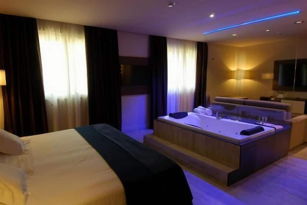 Suite, hot tub (Syrah) | Select Comfort-bedden, een minibar, een kluis op de kamer, een bureau