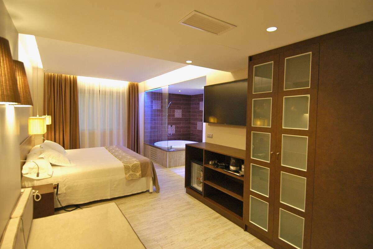 Select Comfort beds, minibar, in-room safe, desk