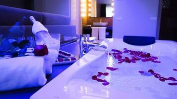 Suite, Hot Tub (Syrah) | Select Comfort beds, minibar, in-room safe, desk