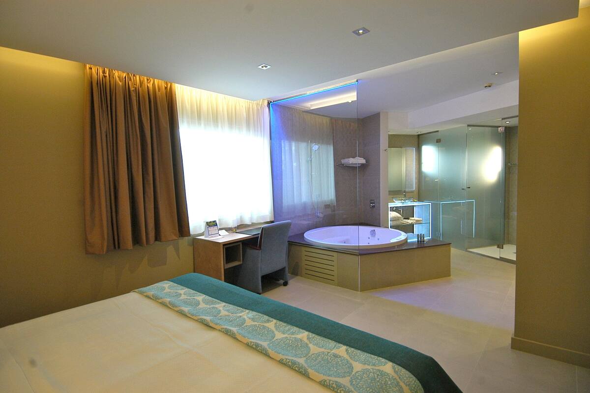 Select Comfort beds, minibar, in-room safe, desk