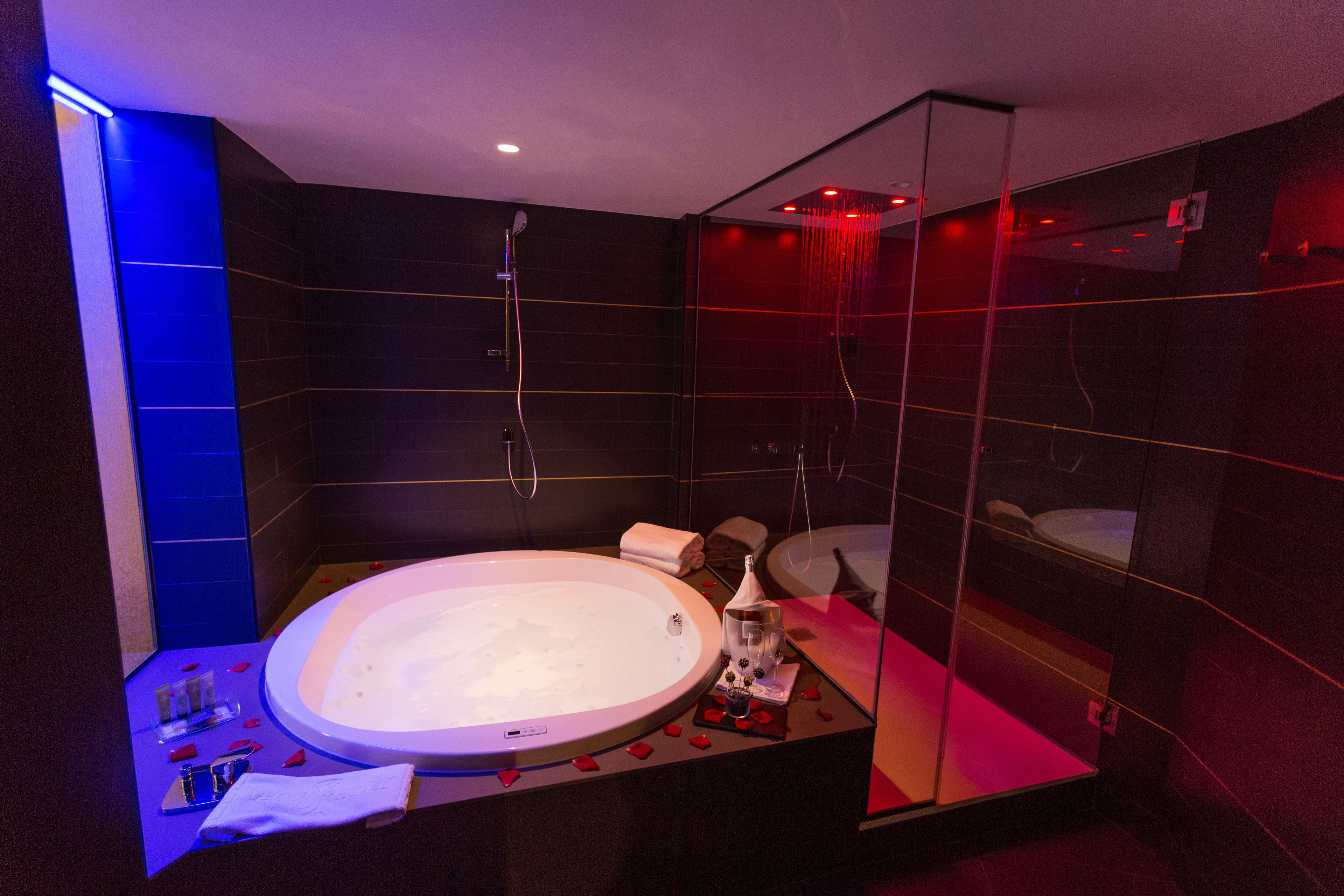Suite, banyera d'hidromassatge (Malvasia) | Lavabo
