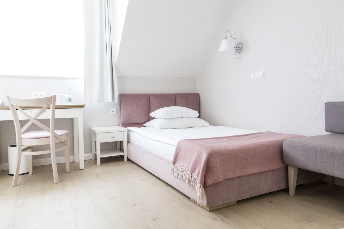 Kamar Single | Seprai premium, minibar, Wi-Fi gratis, dan seprai linen