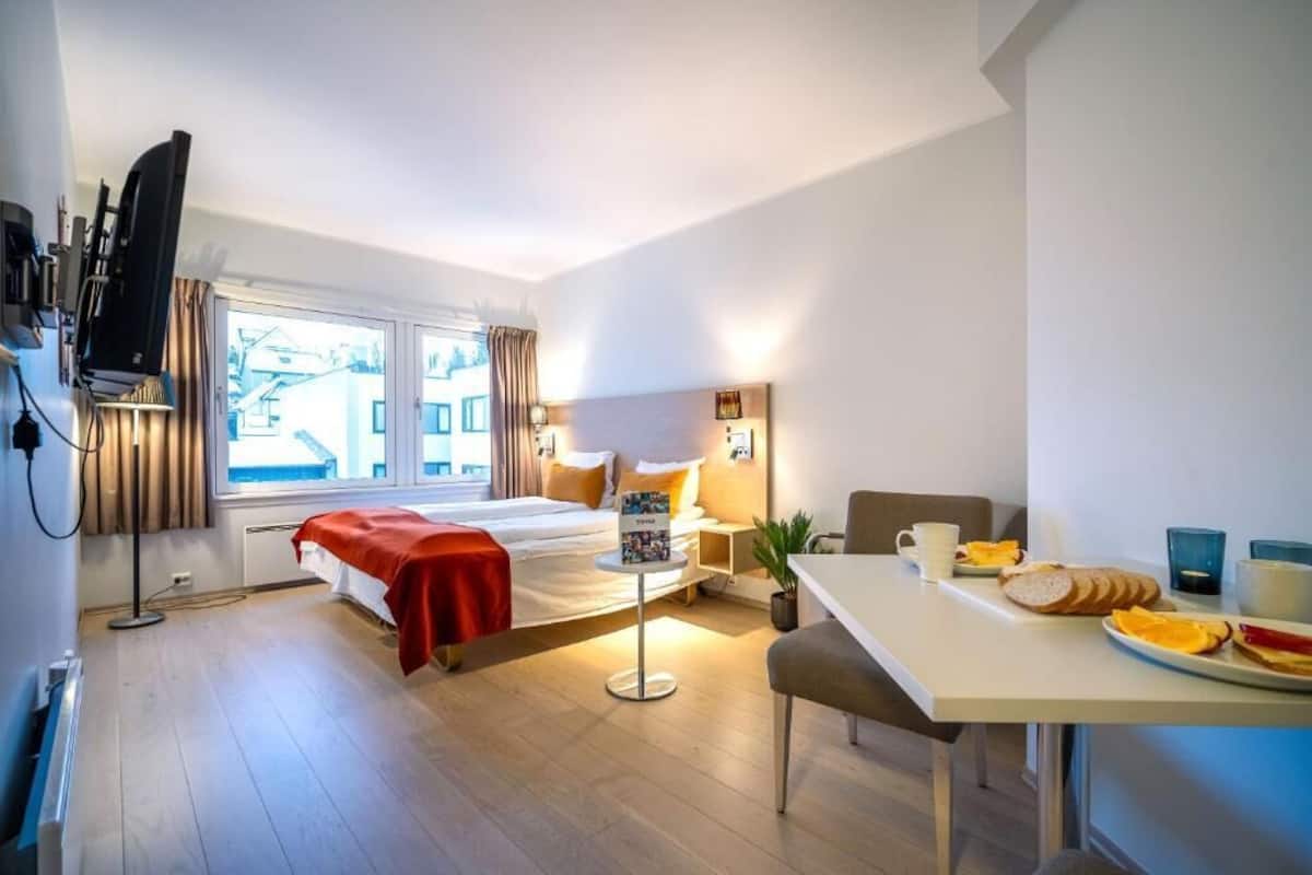 Superior Twin Room, Kitchen | 1 bedroom, in-room safe, soundproofing, iron/ironing board