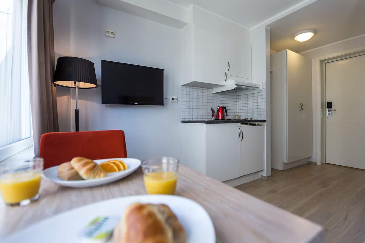 Fridge, microwave, coffee/tea maker, electric kettle