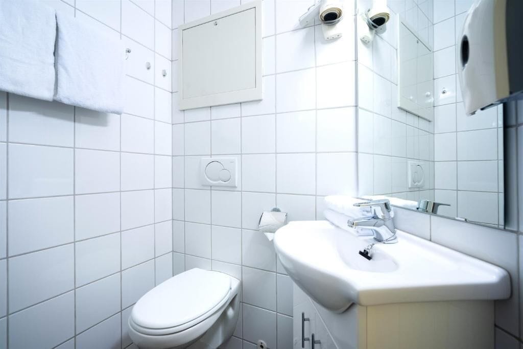 superior twin room, kitchen | bathroom | free toiletries, hair dryer, towels