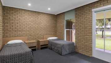 1 bedroom, bed sheets