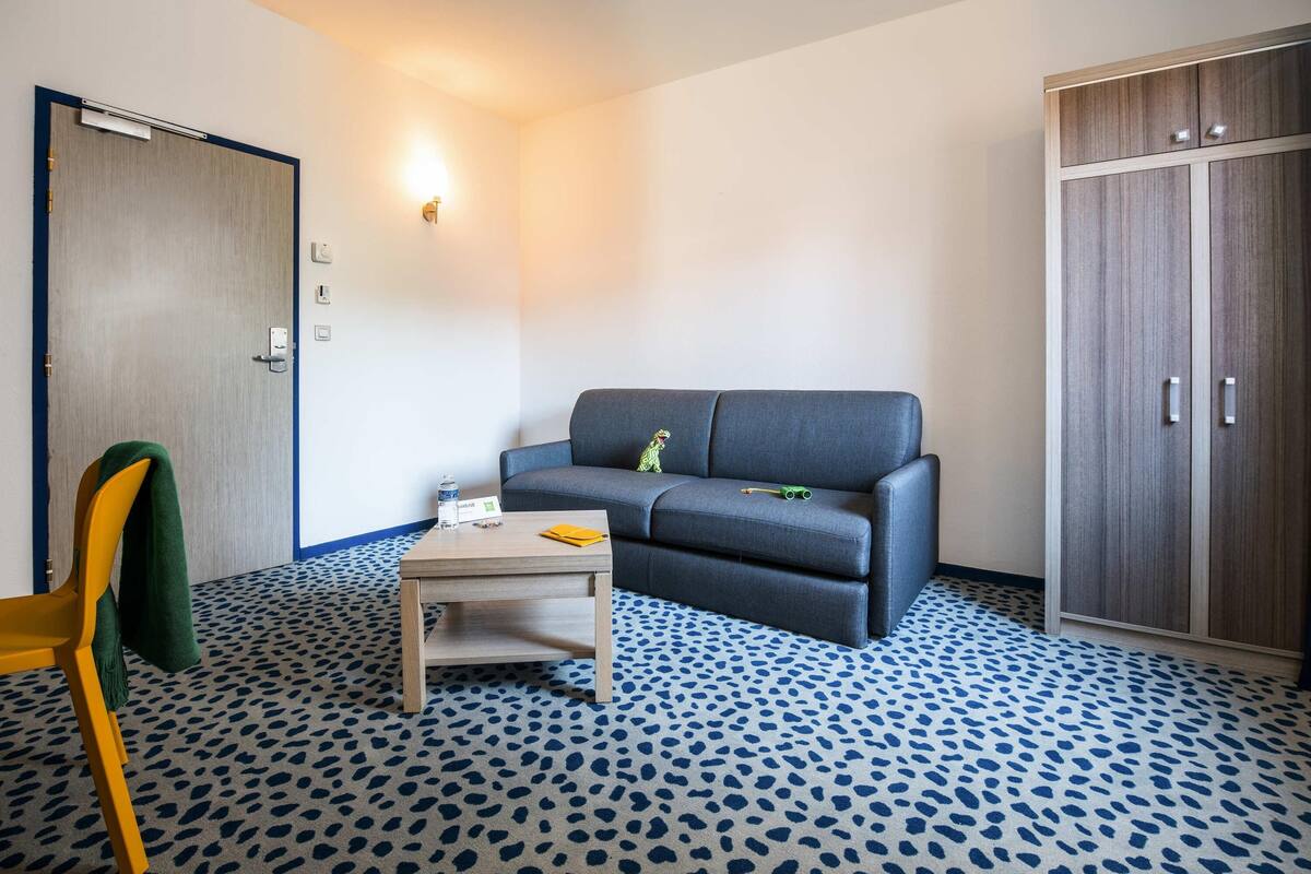 20 bedrooms, premium bedding, in-room safe, desk